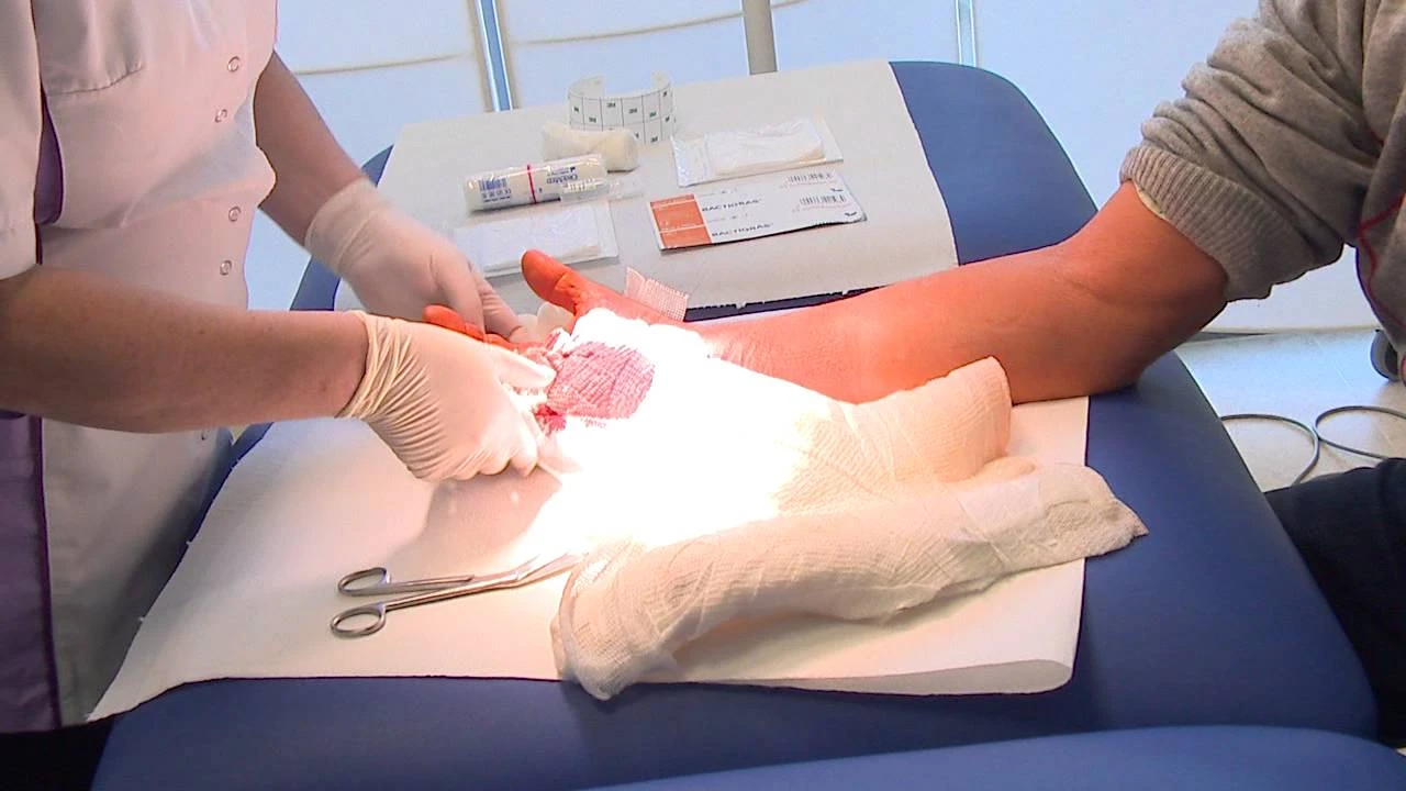Dr. Adovičs stāsta par Mikroķirurģijas centru raidījumā Dzīvīte